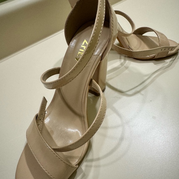 Heels Sandals elegant. Size 5 Zriey open toe. Beige - Picture 5 of 7